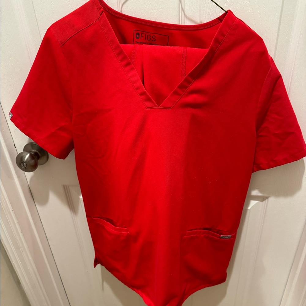 MEDIUM POP RED FIGS GENTLY USED CASMA TOP AND ZAMORA JOGGERS